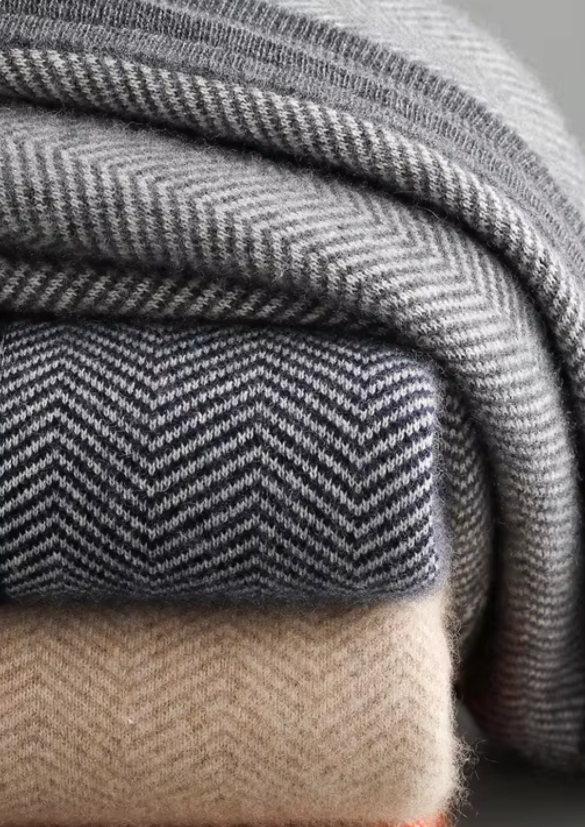 Pure Extra-Fine Merino Wool Navy Blue Herringbone Set | Arventti