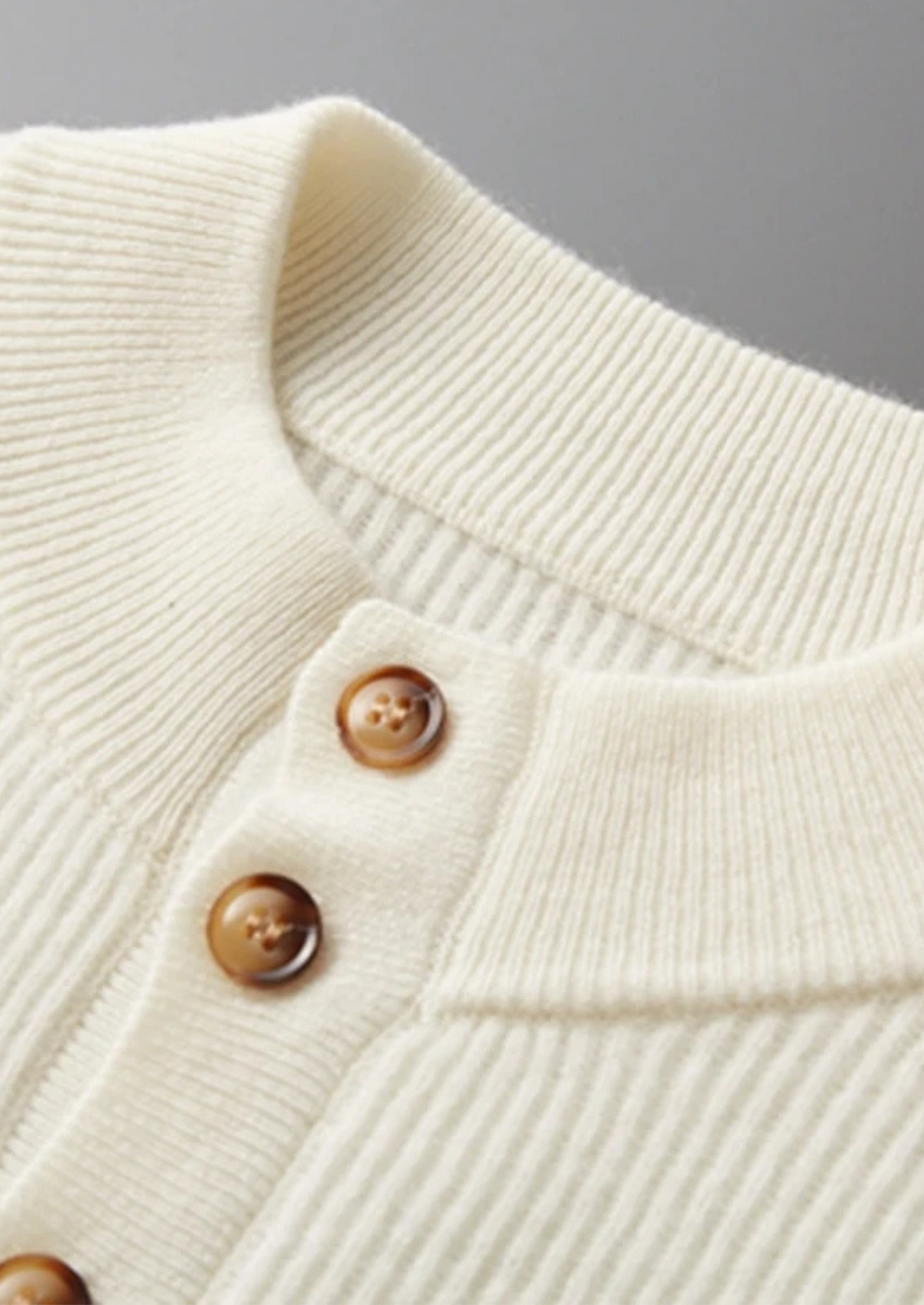 Premium Cashmere Classic Ribbed Henley Sweater | Arventti