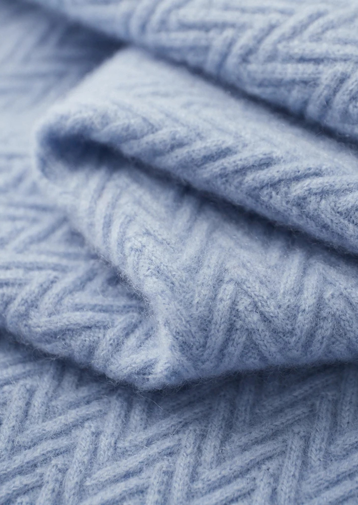 Premium Cashmere Zigzag Button Sweater | Arventti