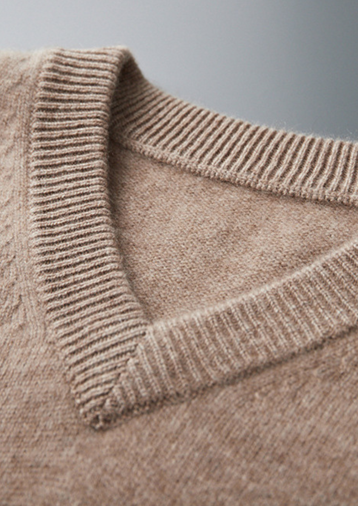 Pure Cashmere Essential V-Neck Sweater | Arventti