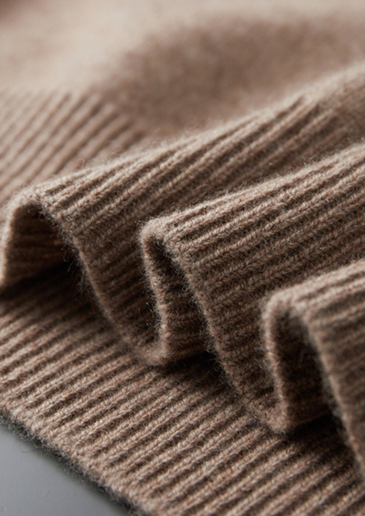 Pure Cashmere Essential V-Neck Sweater | Arventti