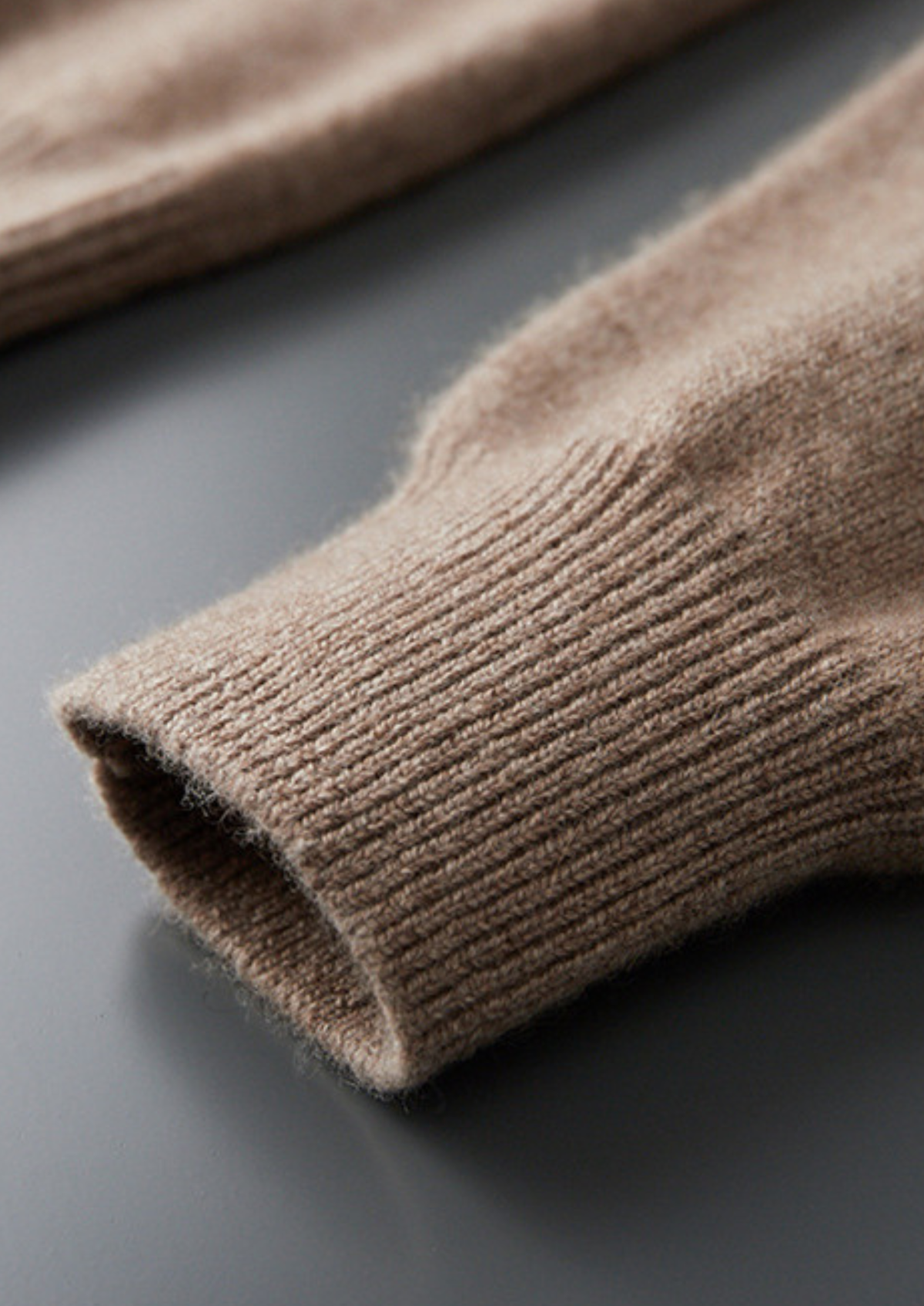 Pure Cashmere Essential V-Neck Sweater | Arventti