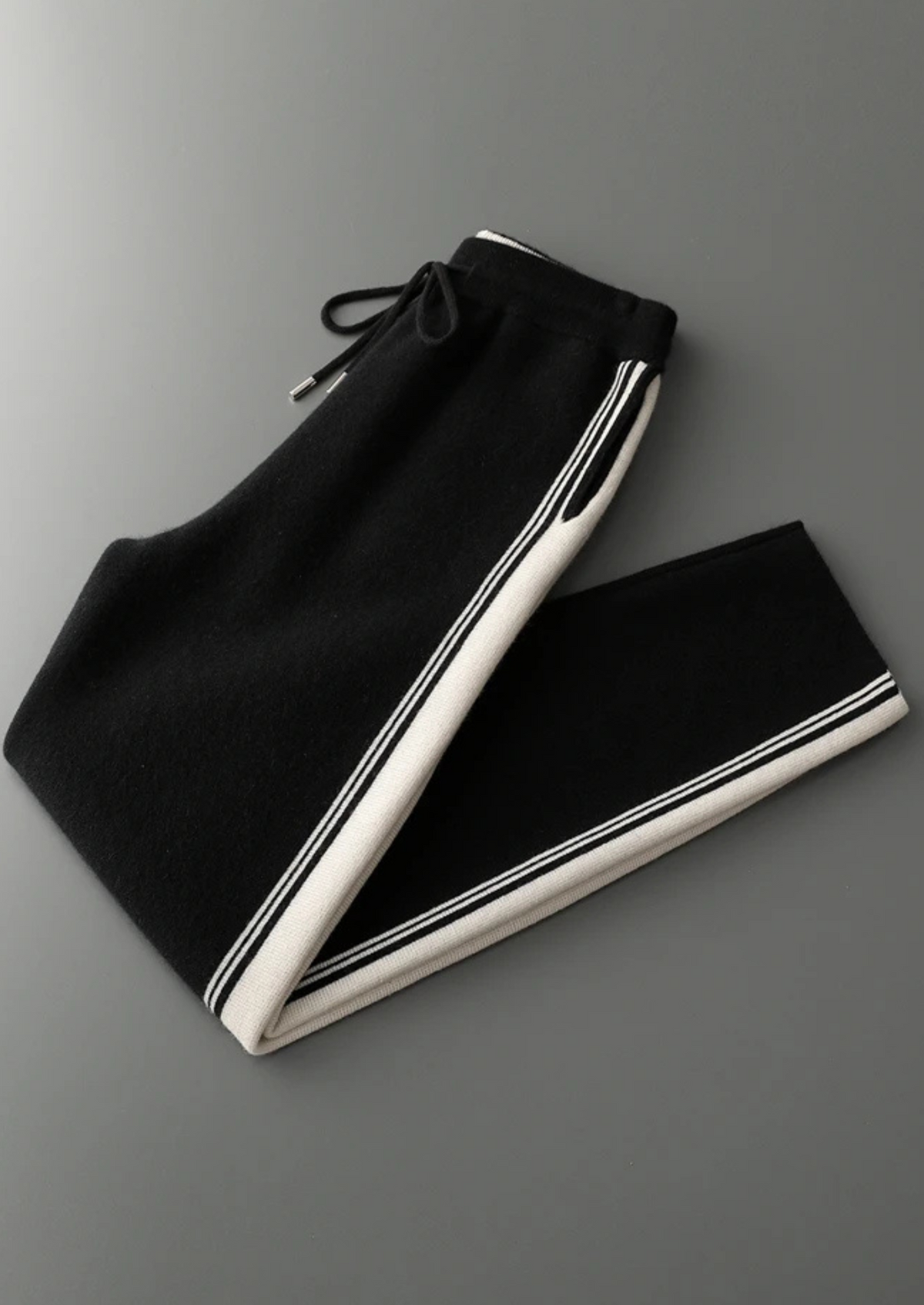 Pure Extra-Fine Merino Wool Black Damien Set | Arventti