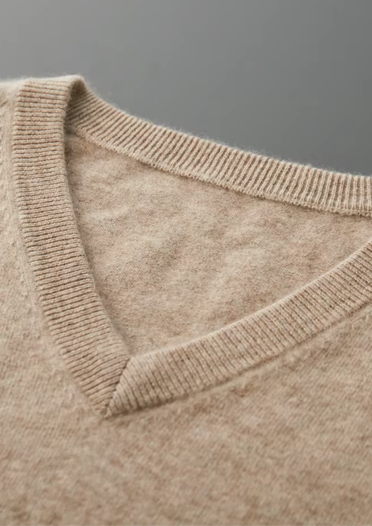 Pure Extra-Fine Merino Wool Classic V-Neck Sweater | Arventti