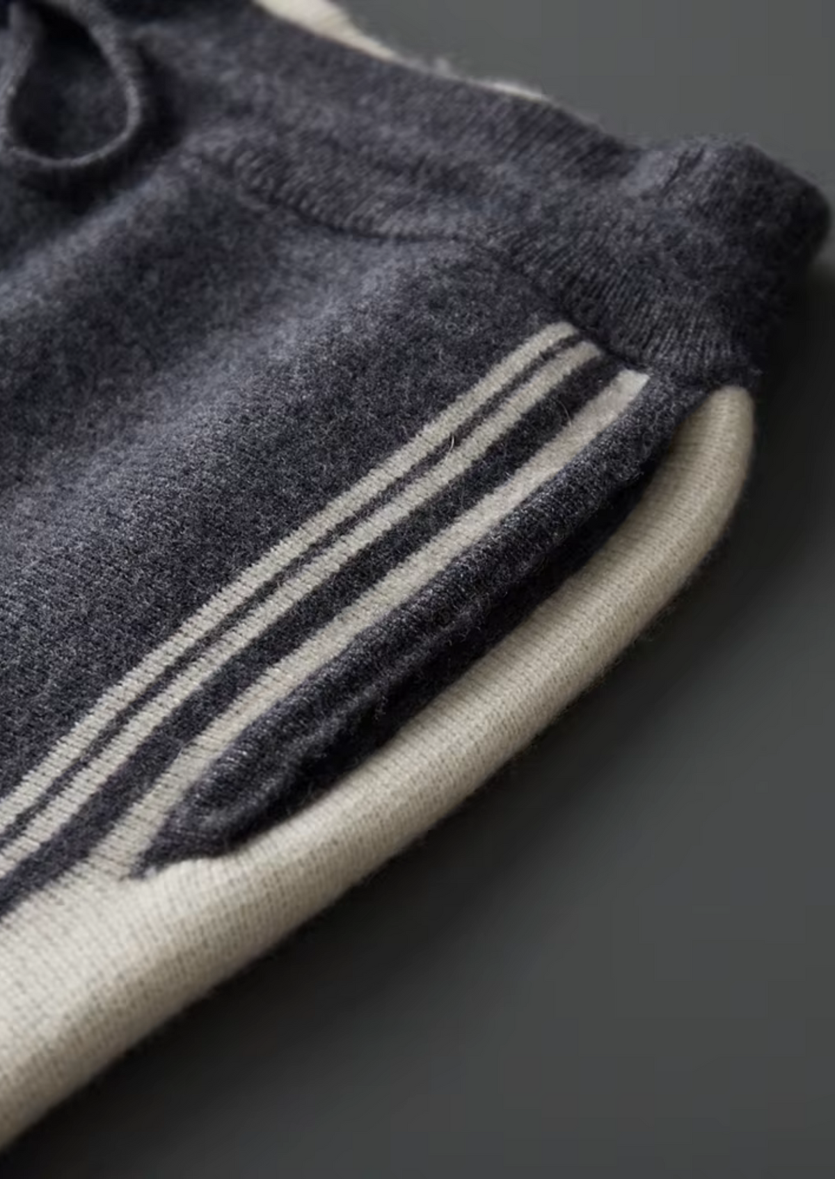 Pure Extra-Fine Merino Wool Dark Gray Damien Set | Arventti