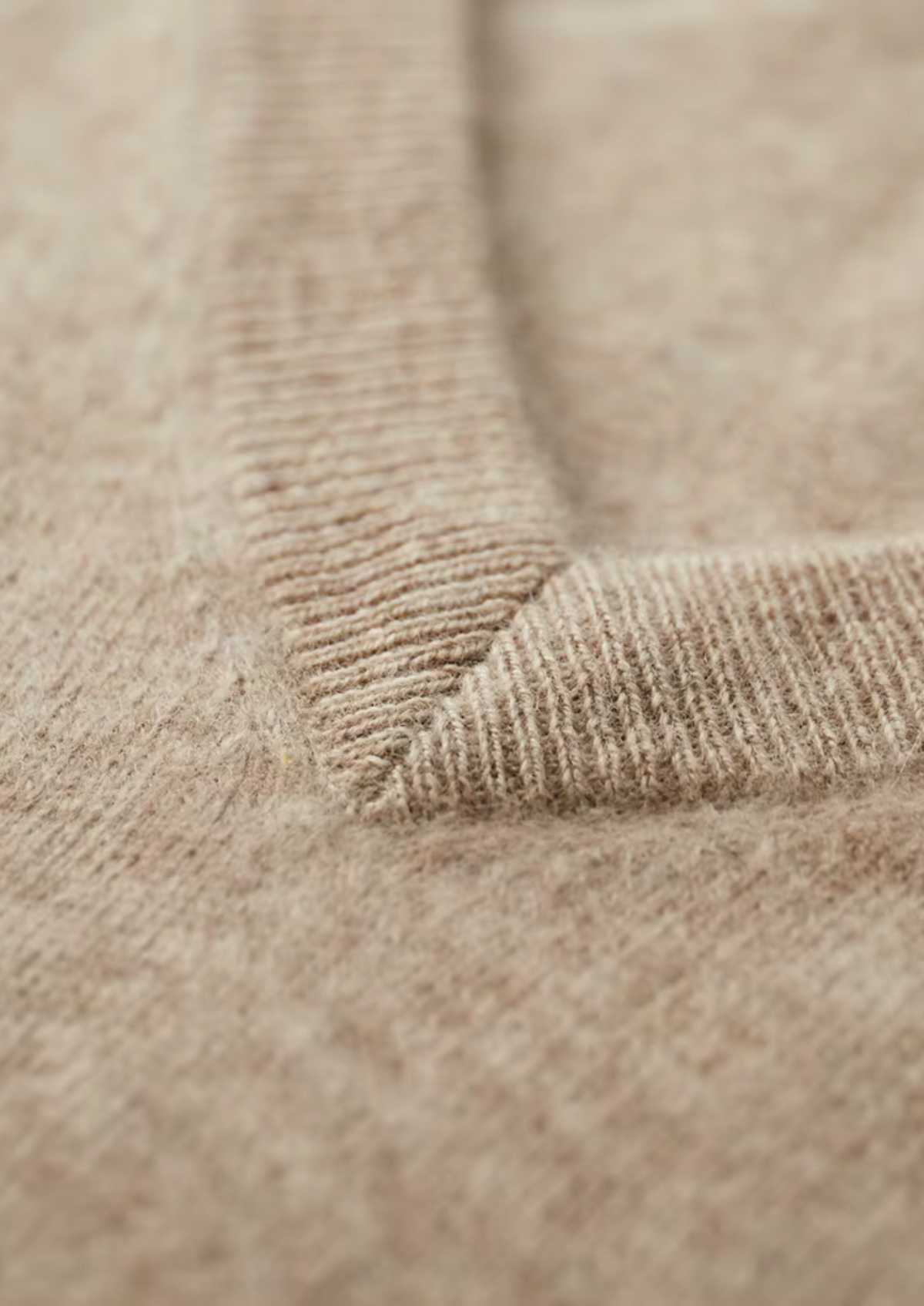Pure Extra-Fine Merino Wool Classic V-Neck Sweater | Arventti