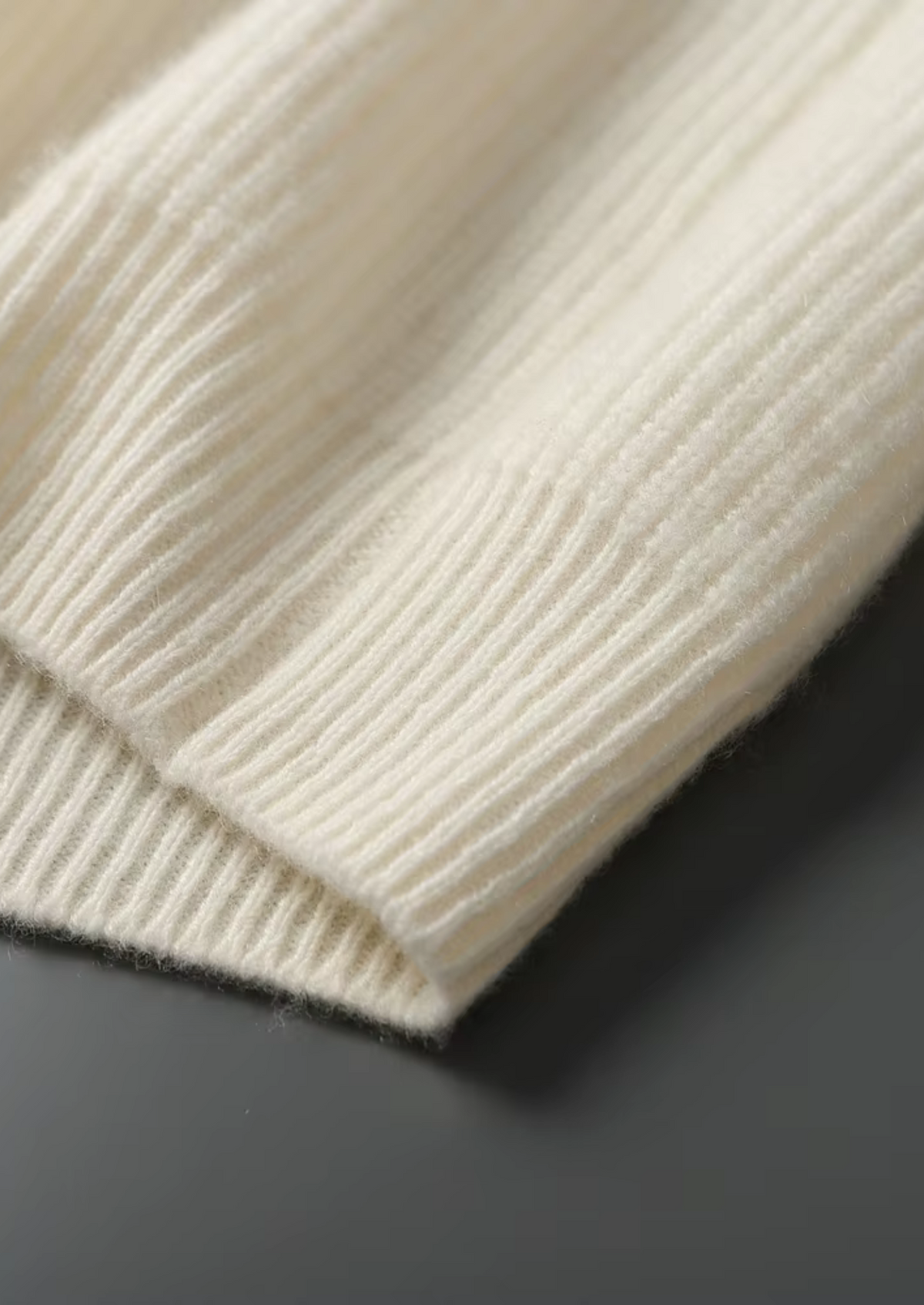 Premium Cashmere Ribbed V-Neck Sweater | Arventti
