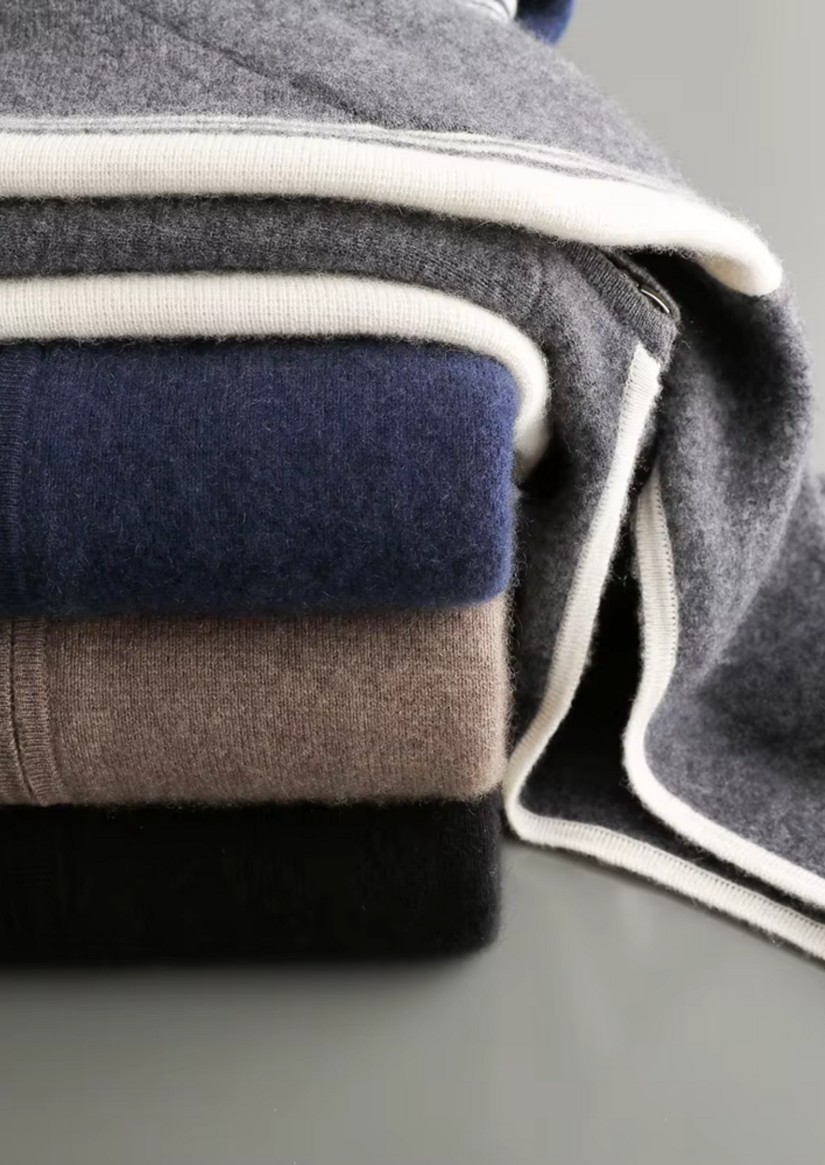 Pure Extra-Fine Merino Wool Dark Gray Damien Set | Arventti