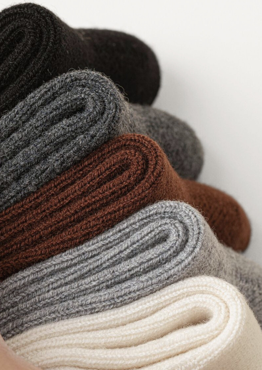 Dark Gray Ultra-Soft Ribbed Merino Wool Socks | Arventti
