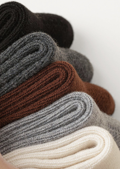 Ivory Ultra-Soft Ribbed Merino Wool Socks | Arventti