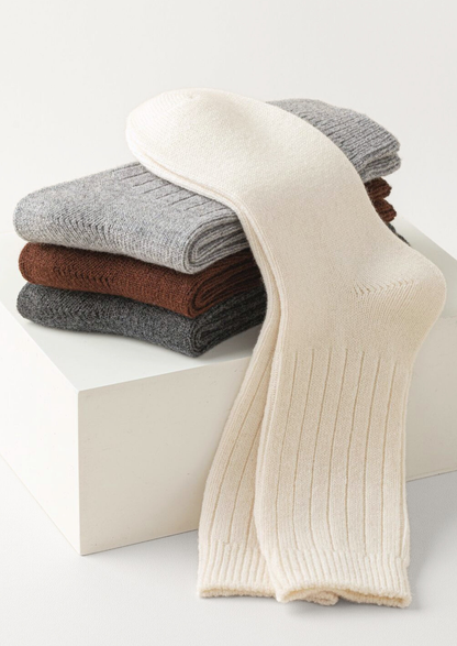 Ivory Ultra-Soft Ribbed Merino Wool Socks | Arventti