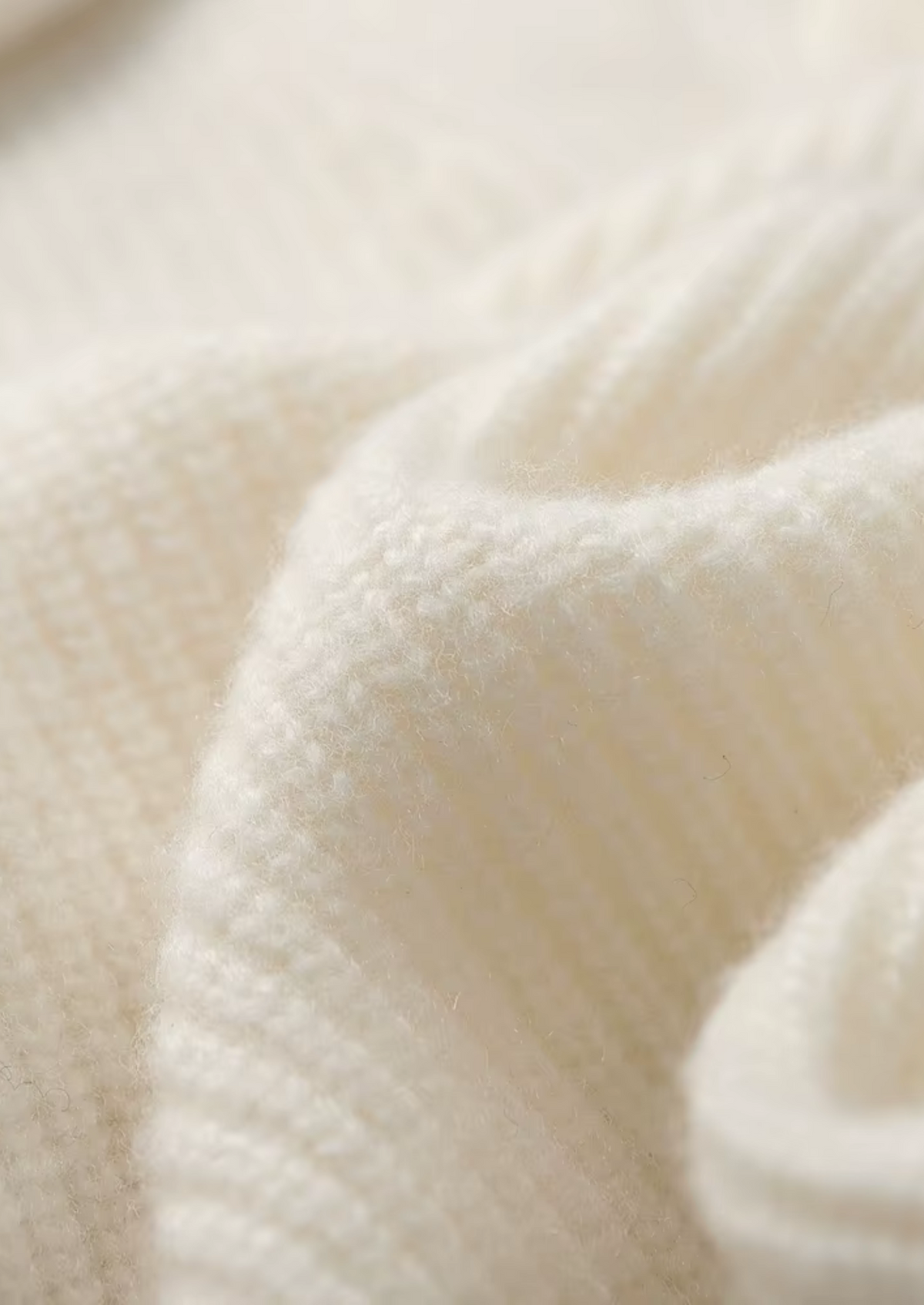 Premium Cashmere Ribbed V-Neck Sweater | Arventti