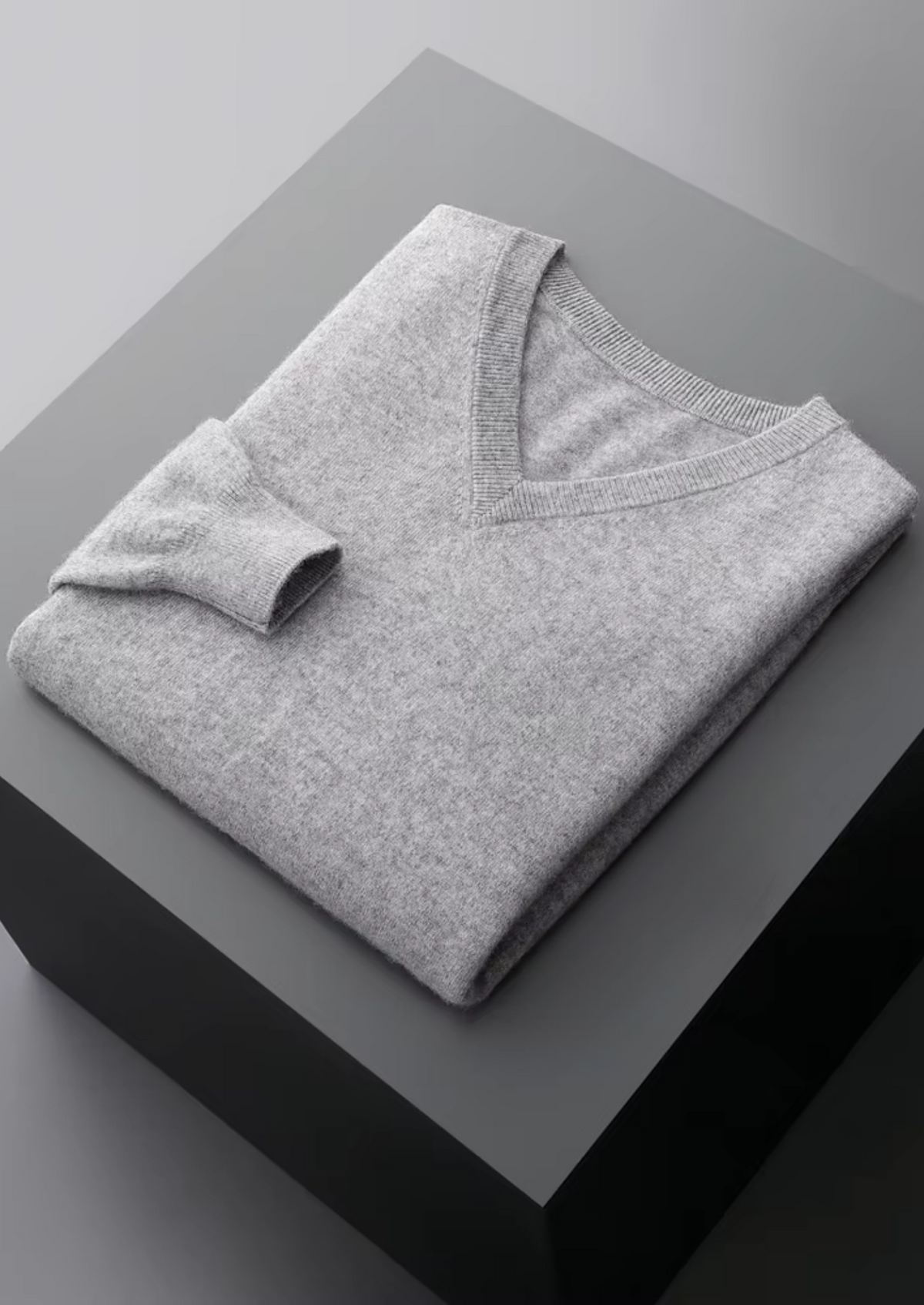 Pure Extra-Fine Merino Wool Classic V-Neck Sweater | Arventti