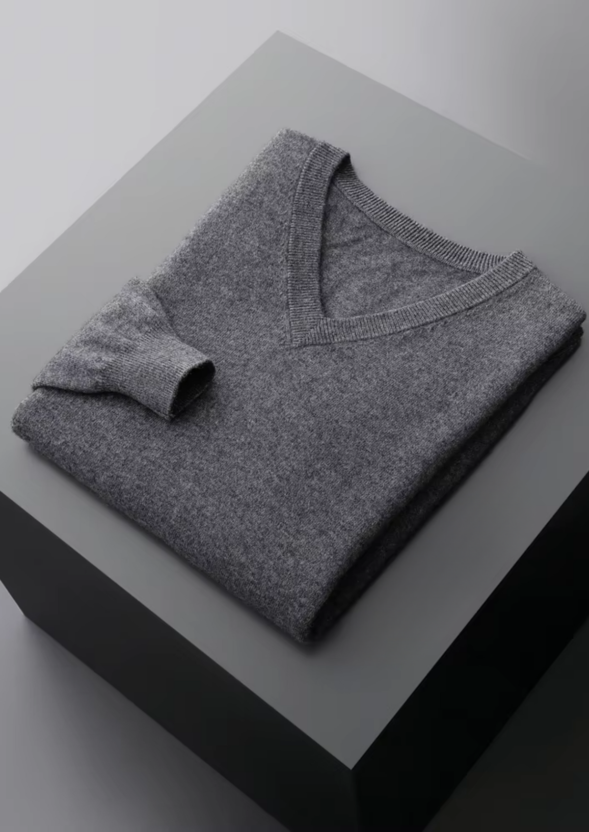 Pure Extra-Fine Merino Wool Classic V-Neck Sweater | Arventti