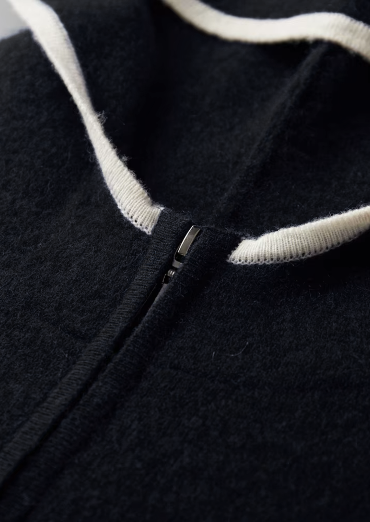 Pure Extra-Fine Merino Wool Black Damien Set | Arventti