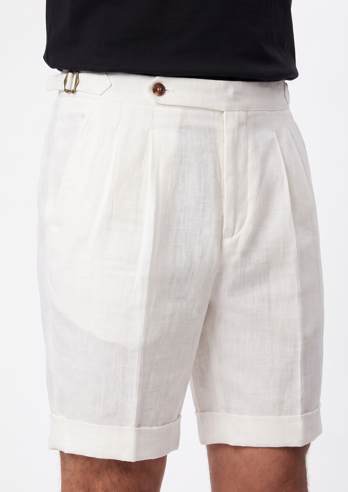 White Pleated Linen Seaside Shorts | Arventti