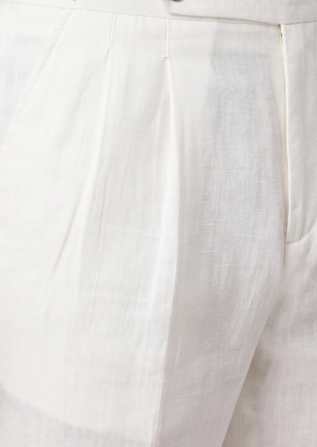 White Pleated Linen Seaside Shorts | Arventti