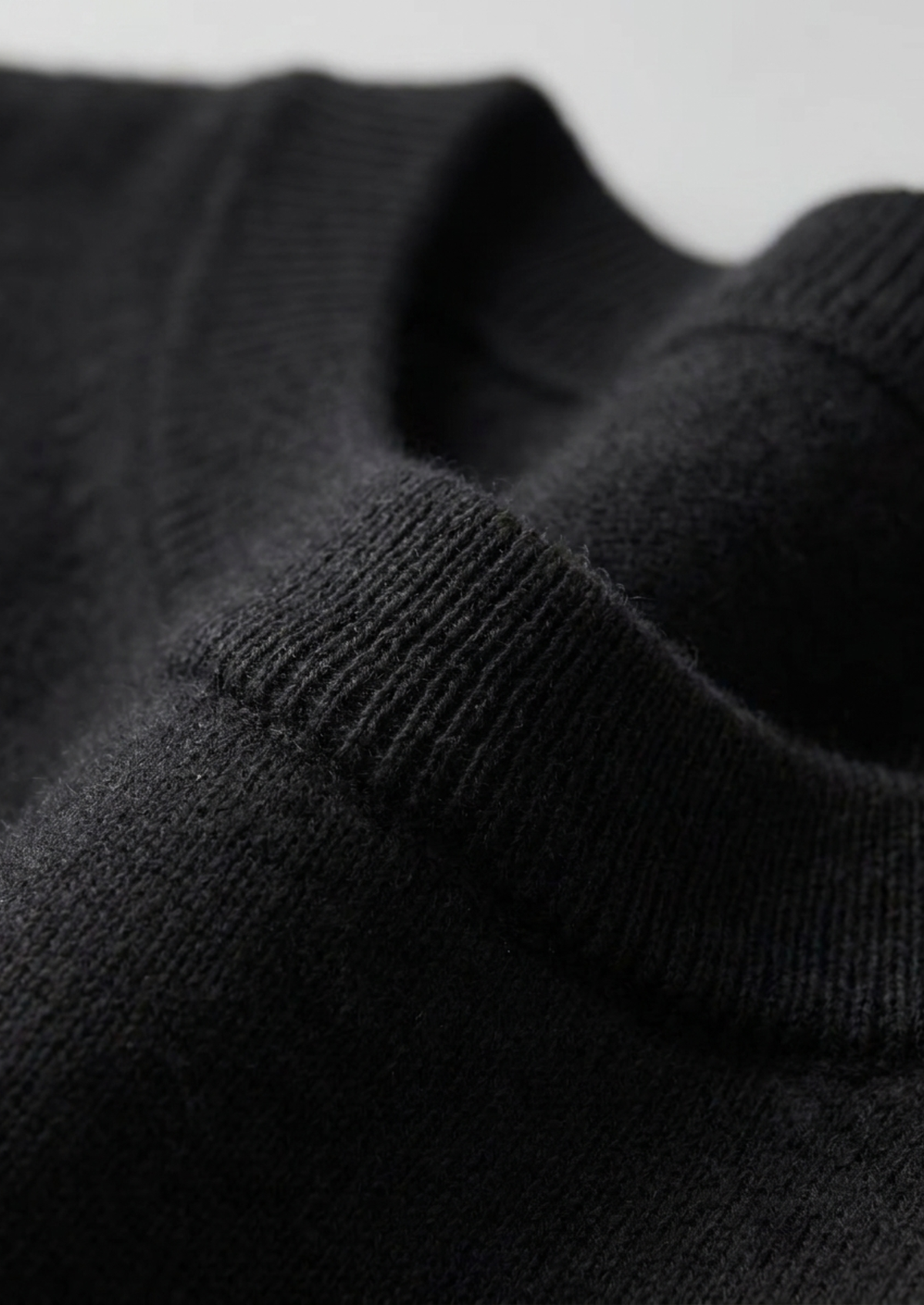 Premium Cashmere Classic Crewneck T-Shirt - Black | Arventti