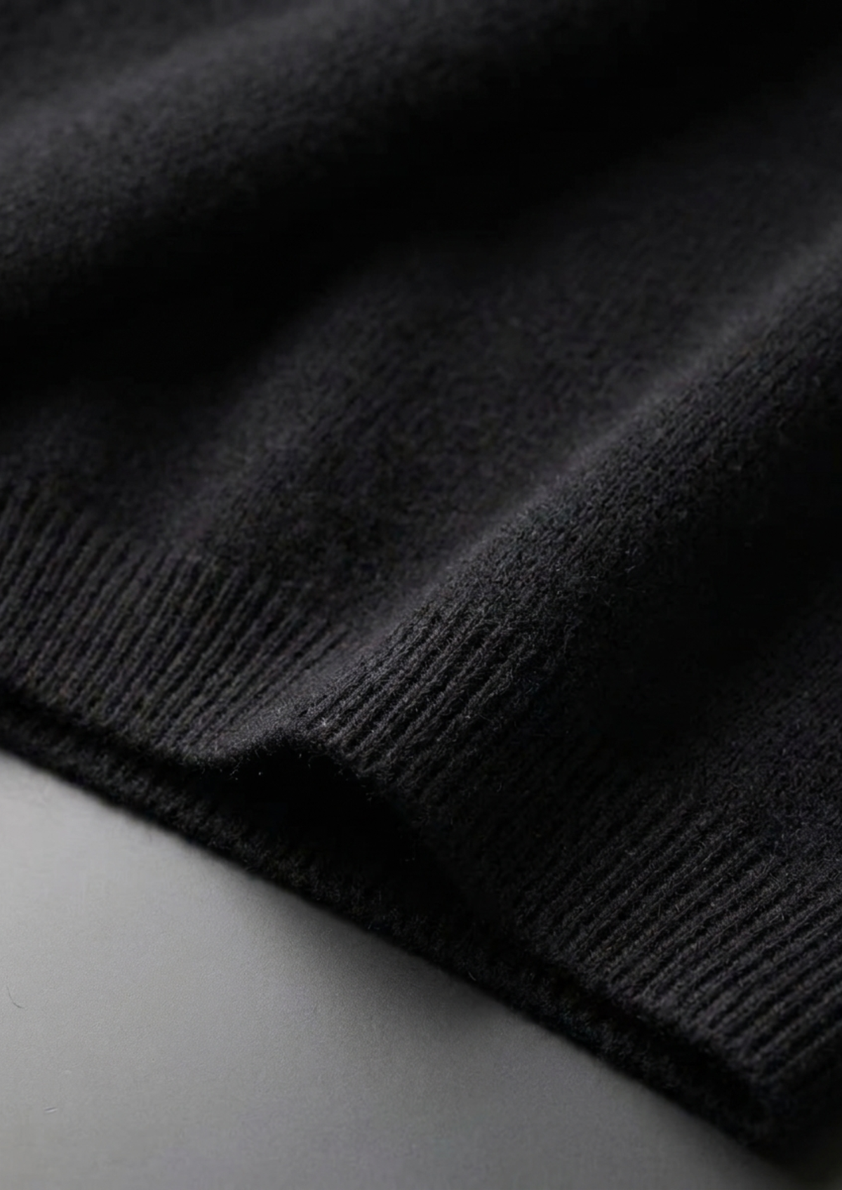 Premium Cashmere Classic Crewneck T-Shirt - Black | Arventti
