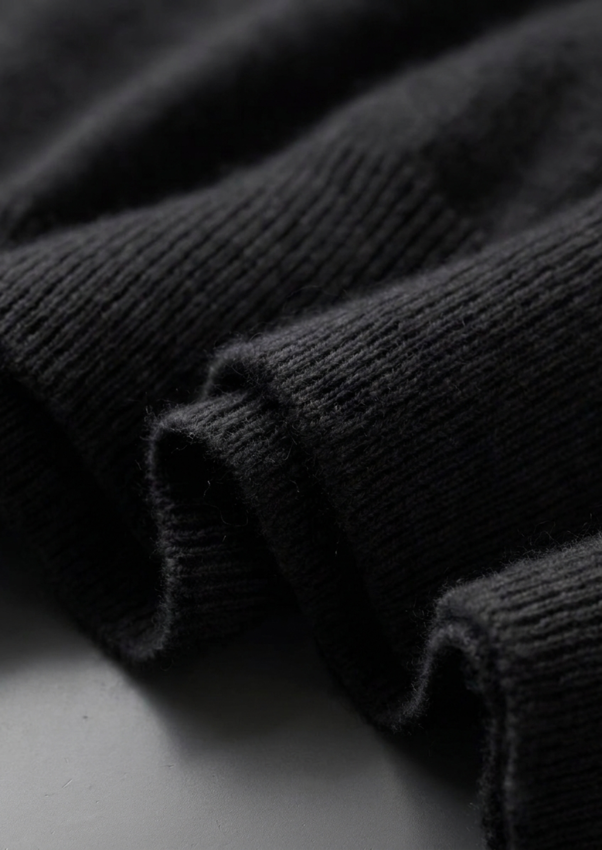 Premium Cashmere Classic Crewneck T-Shirt - Black | Arventti